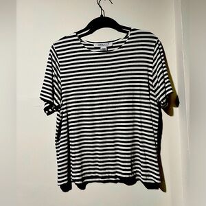 Super soft T-shirt 92% Modal perfect fit, a little stretch. Easy to accessorize!